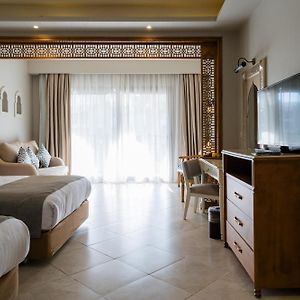 Deluxe Room Egyptians Residents Only